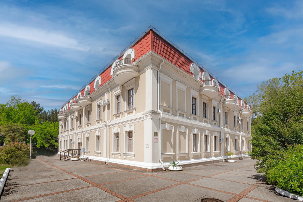 Отель Гранд-Отель (основан в 1901 году) — фото