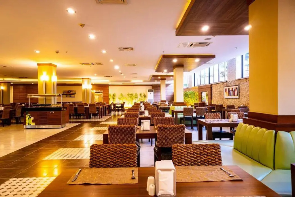 Ambassador Plaza Hotel - Général