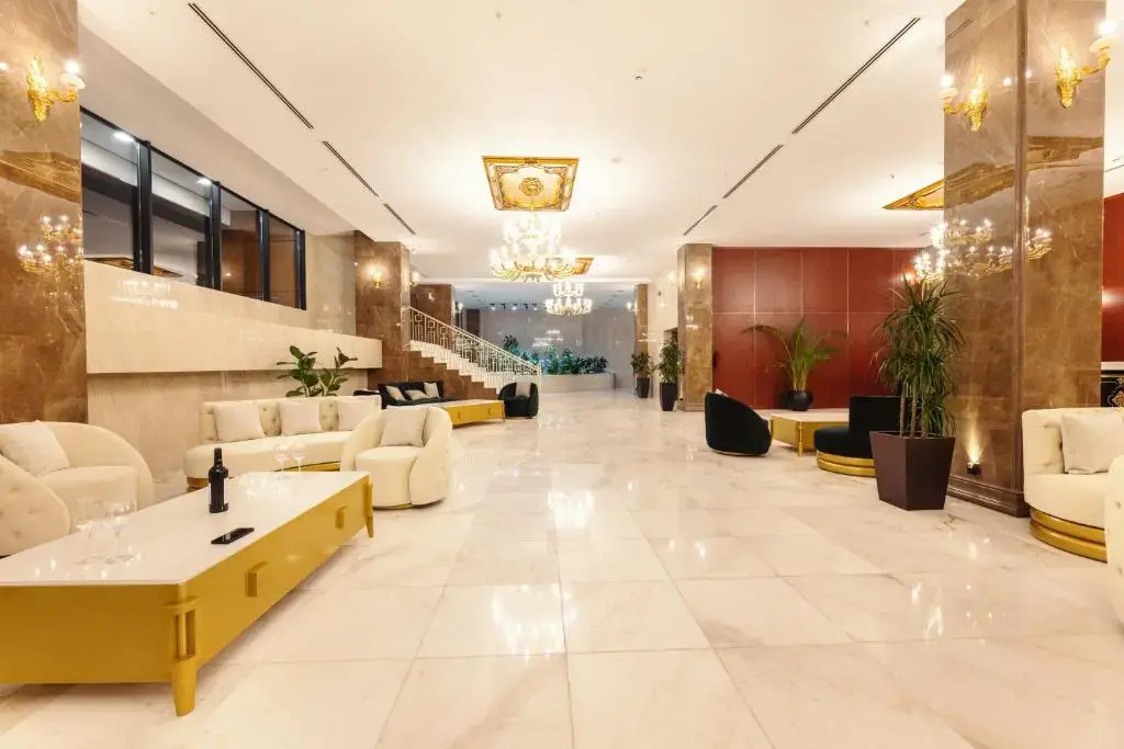 Lobby & Reception
