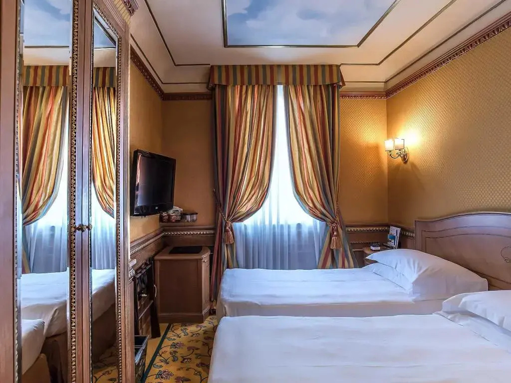 Deluxe Double room (full double bed)