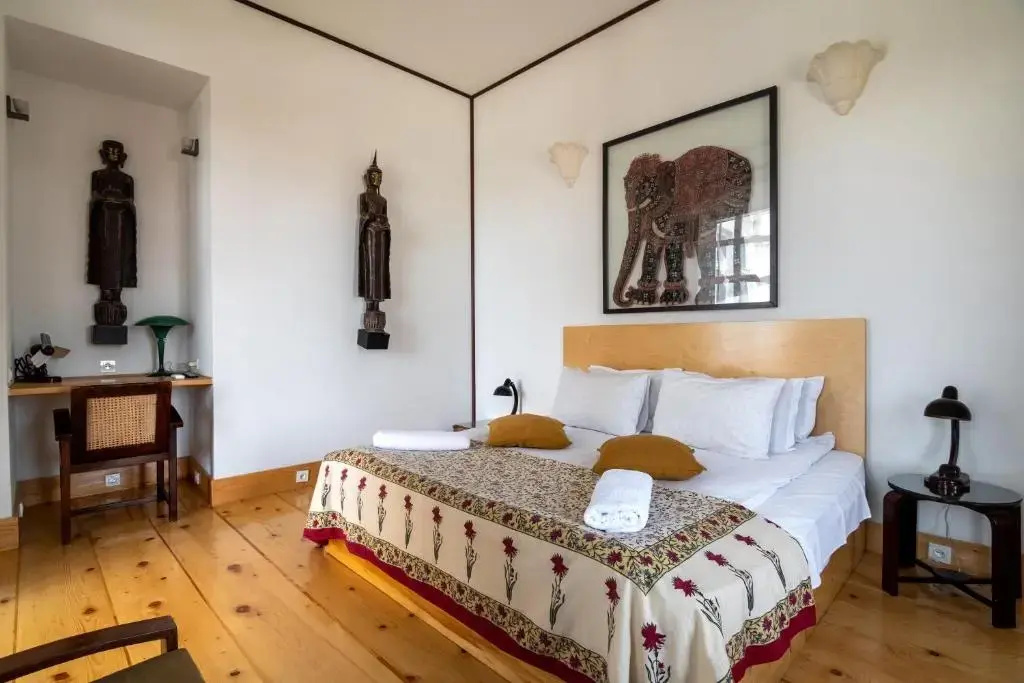 Delhi Triple Suite with balcony and with view