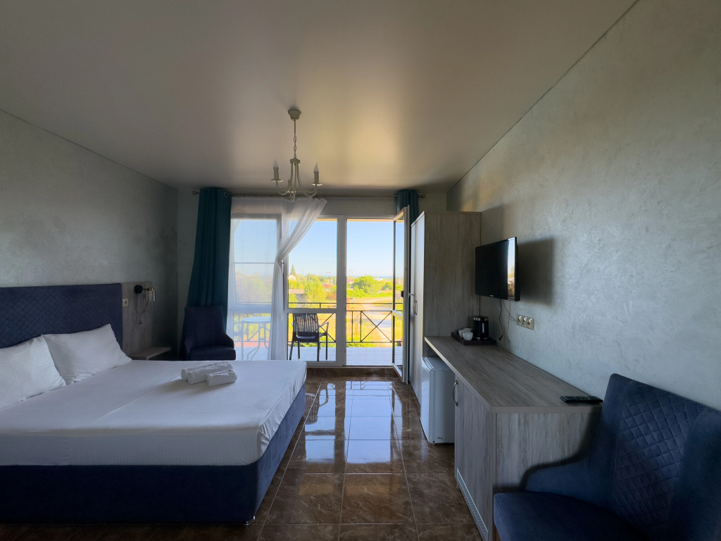 Двухместный люкс (3 этаж) с балконом двуспальная кровать в Eco Life