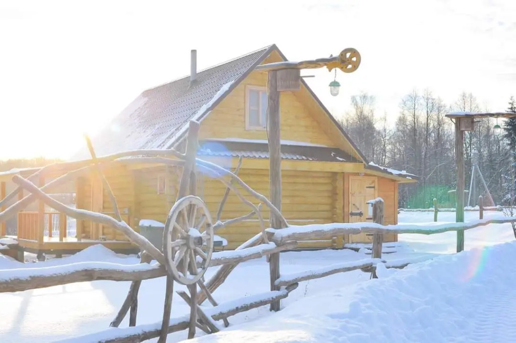 Дом с 2 комнатами с видом на озеро в Глэмпинг на озере Сиг