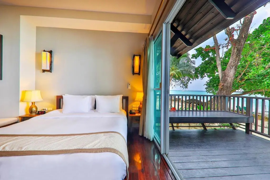 Двухместные студия Coral Beach с балконом двуспальная кровать в Phi Phi Holiday Resort – SHA Extra Plus