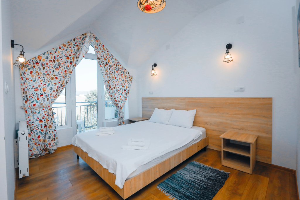 Economy room