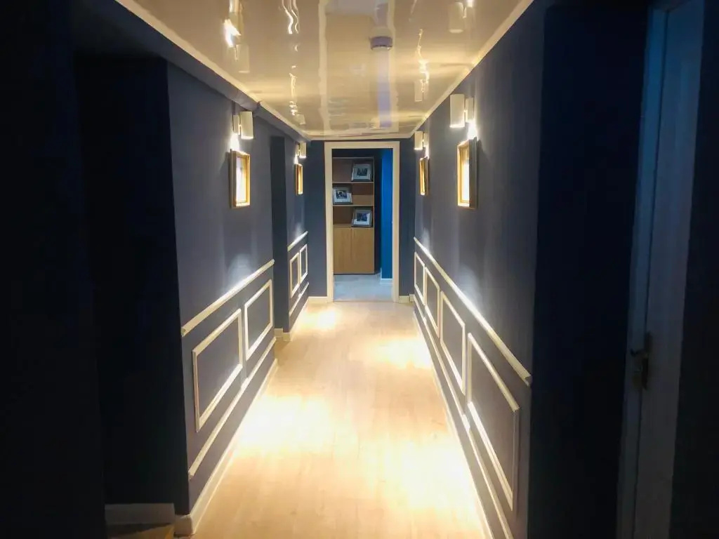 Lobby & Reception