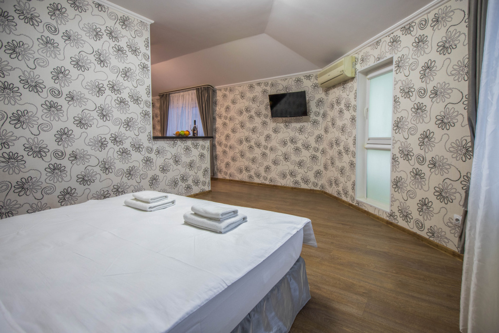 Mechta u Morya Guesthouse Room Type - Comfort Double Family room with balcony full double bed