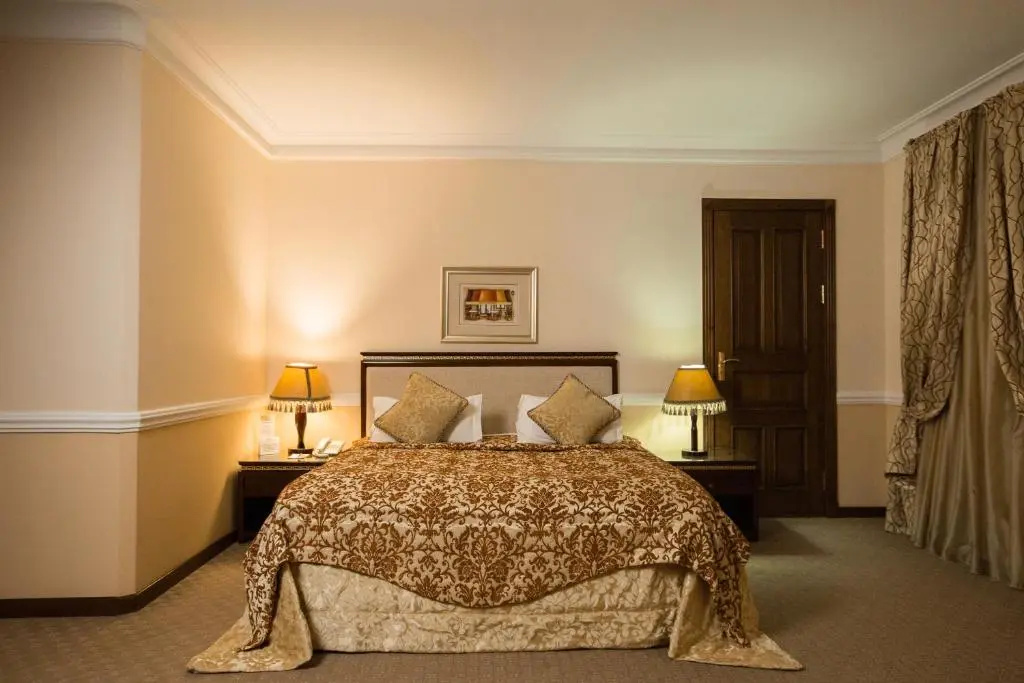Double Suite (full double bed)