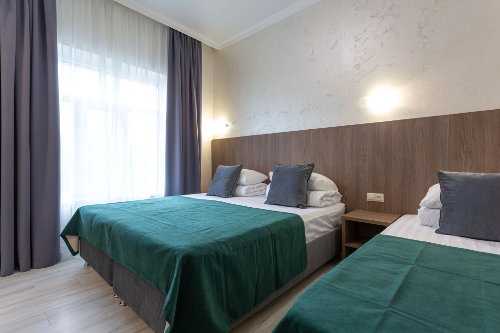 Standard Triple room
