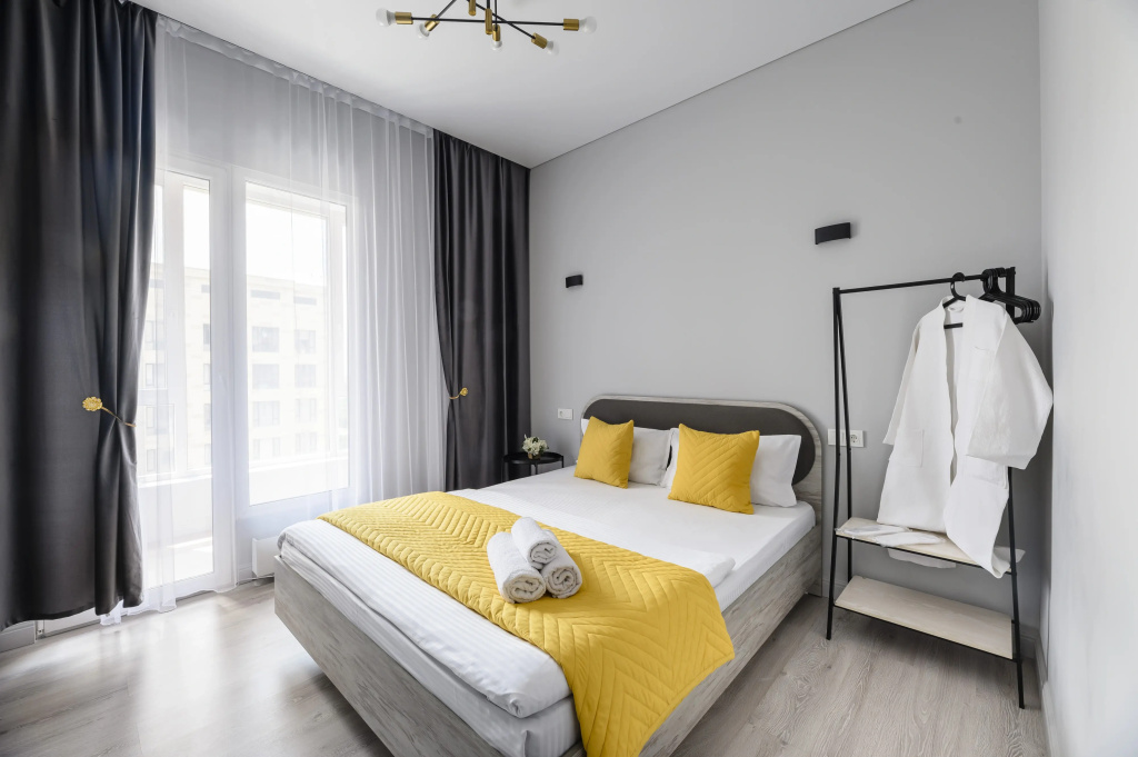V Centre Goroda s Vidom na Krasivye Gory Flat