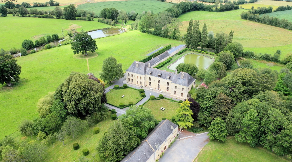 Voir la photo 1 — Château du Bû