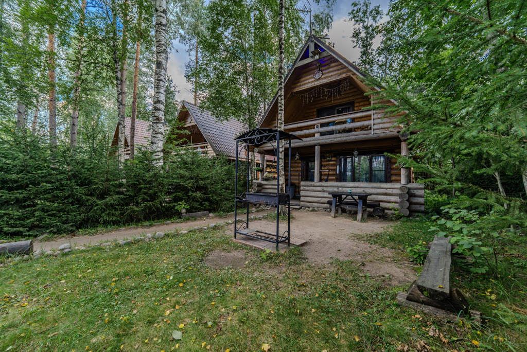 Коттедж Дуплекс с красивым видом из окна в Коробок-Хуторок