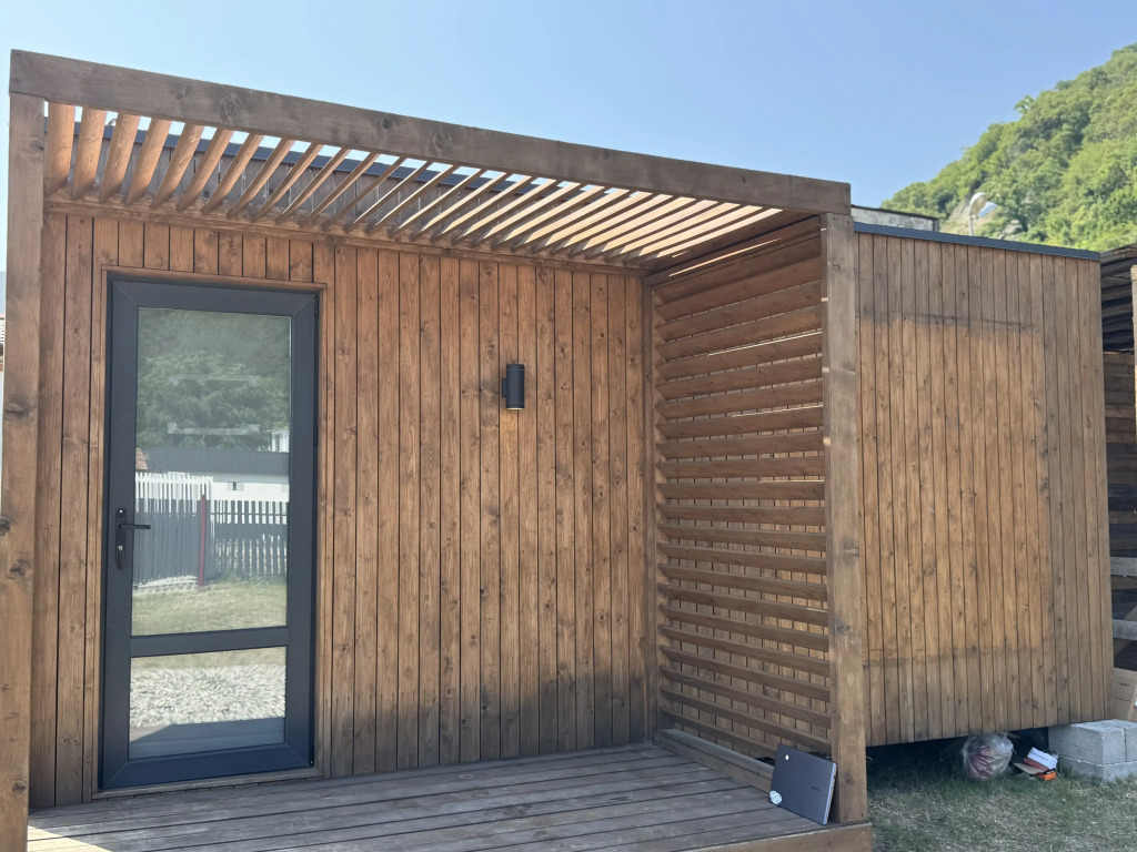 Коттедж с балконом в Ривьера