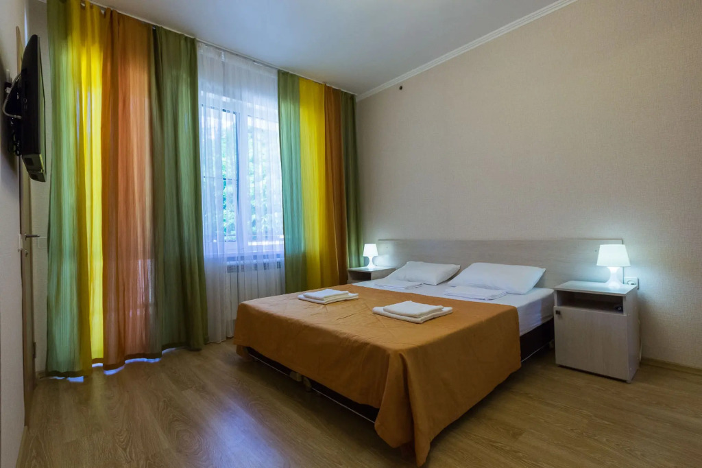 Двухместный номер с балконом двуспальная кровать в Ника