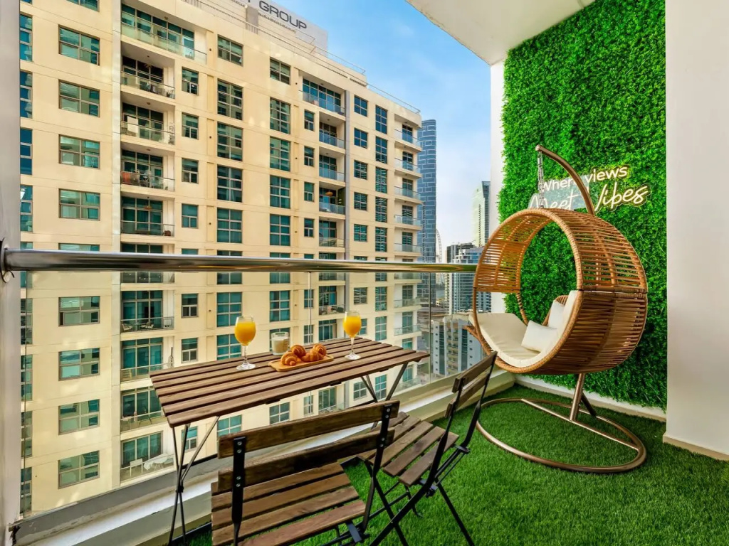 16th Floor Marina 1BR Sleeps 8 Near Beach Flat