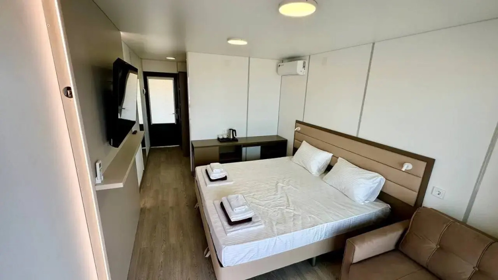 Standard Double room with balcony (full double bed)