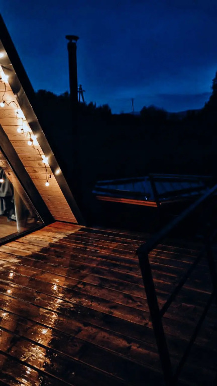 Шале А-фрейм с панорамным остеклением и террасой - фото 6