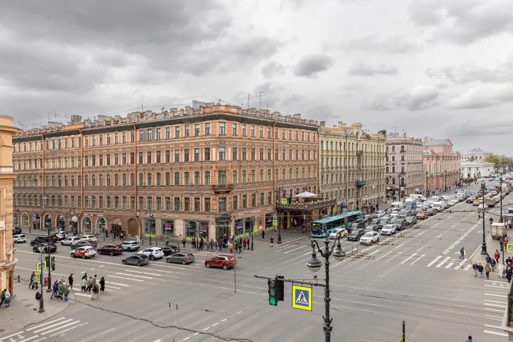 Квартира Трехкомнатная с видом на Невский проспект