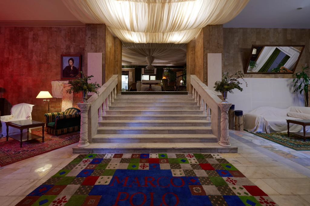 Lobby & Reception