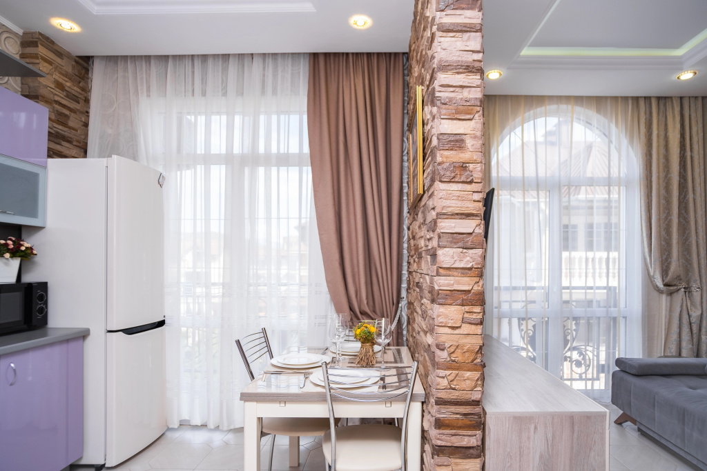 Апартаменты Red Apartments Арт Лайт Сити Апартамент Роллан — фото