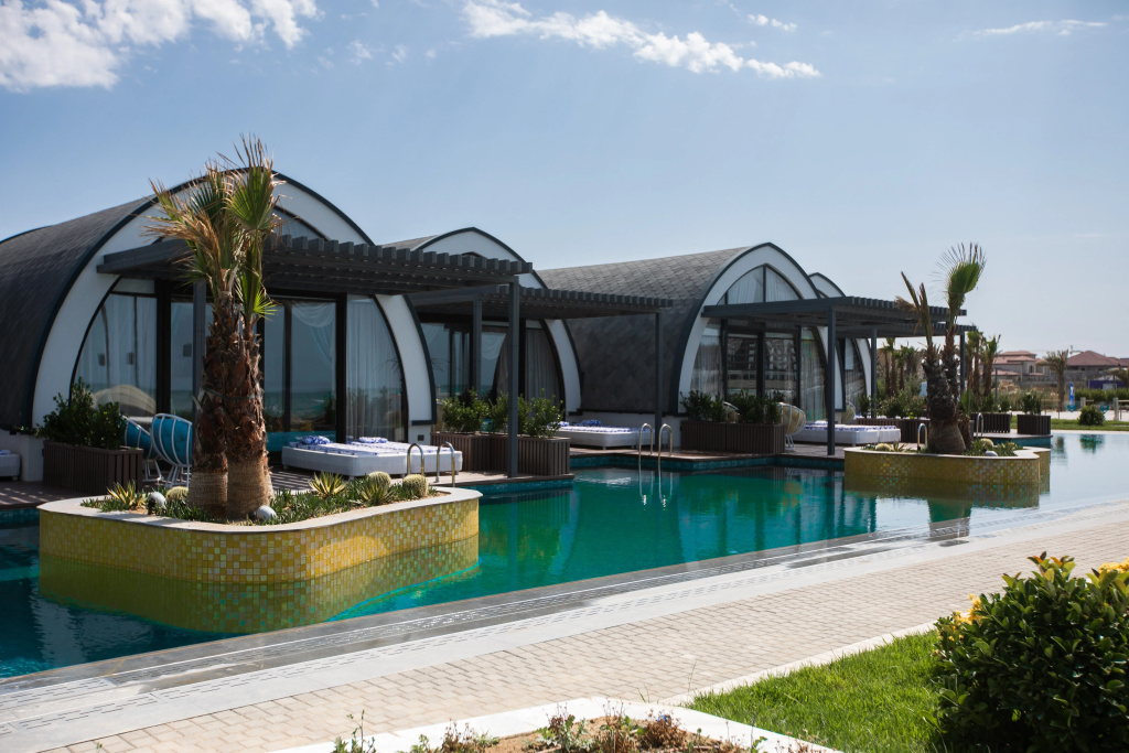 CaspiMayr Retreat Beach Resort Hotel — фото