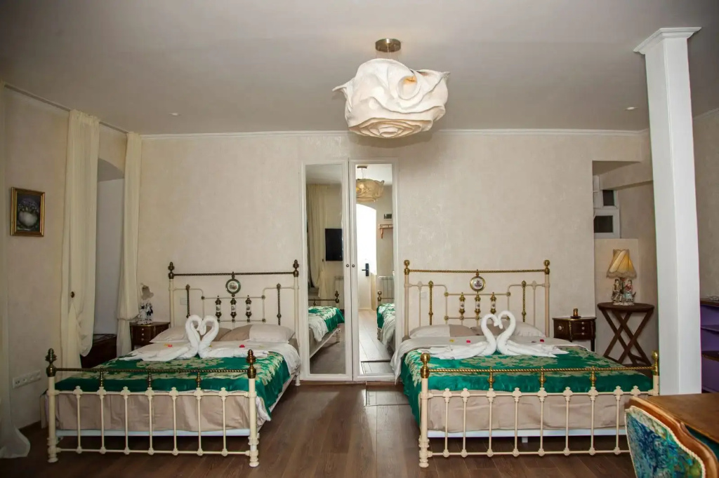 Апартаменты Pearl of Sioni в Старом Тбилиси — Вид на город и балкон — фото
