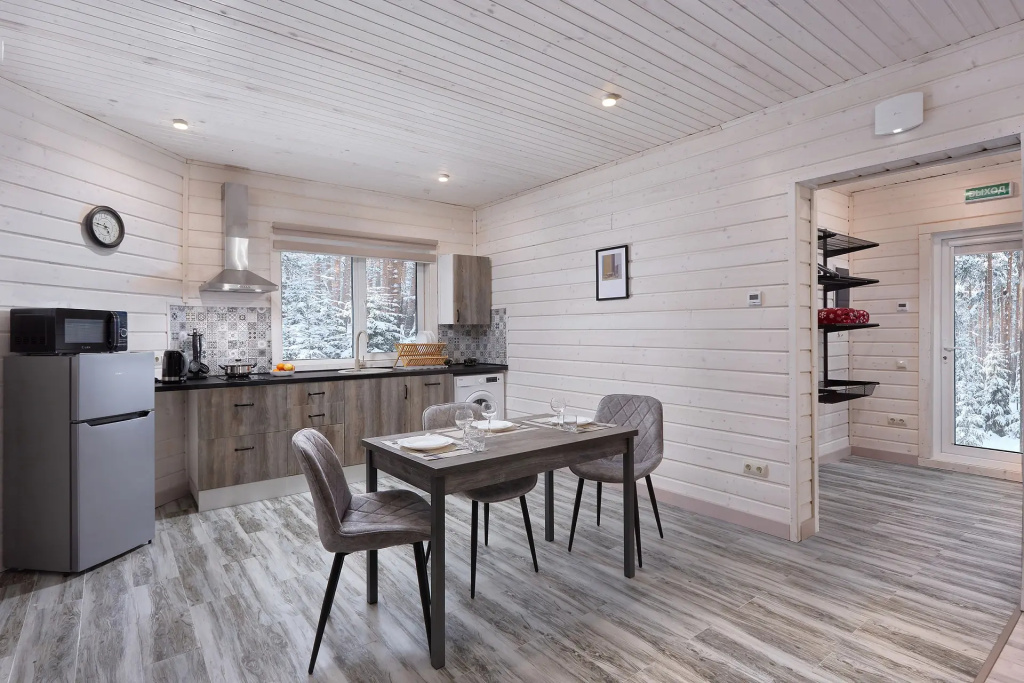 Forest Cottage-Studio with view