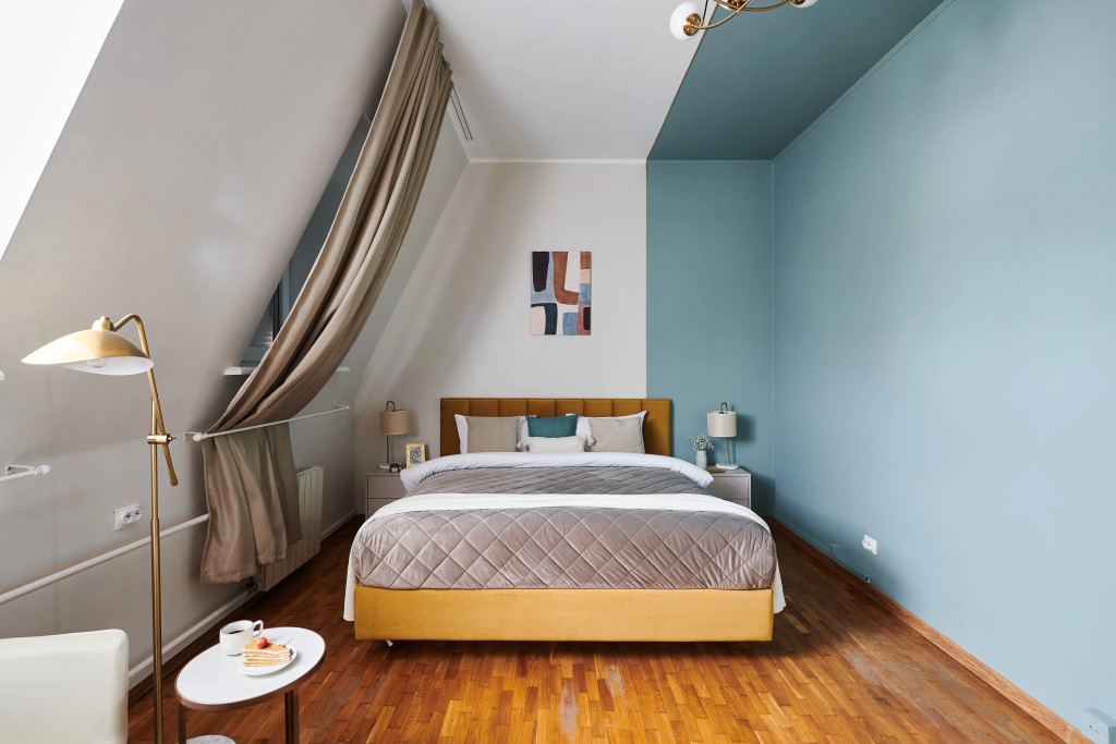 Квартира GM Apartments Двухуровневая с мансардой у Патриарших Прудов