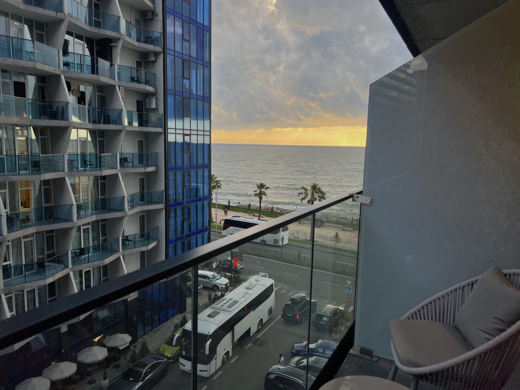 Premium 1st line, free rooftop pool and sea view Apartments