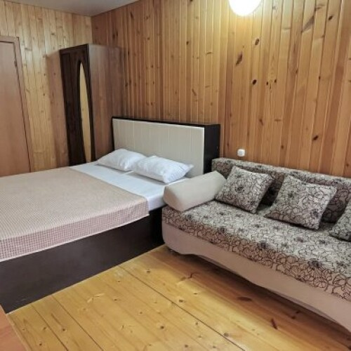 Deluxe Double room (full double bed)