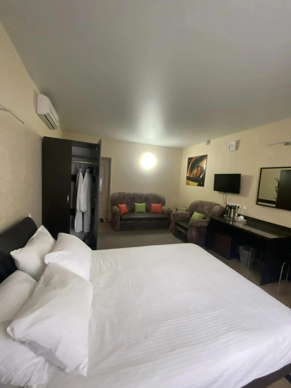 Double Junior Suite (full double bed)
