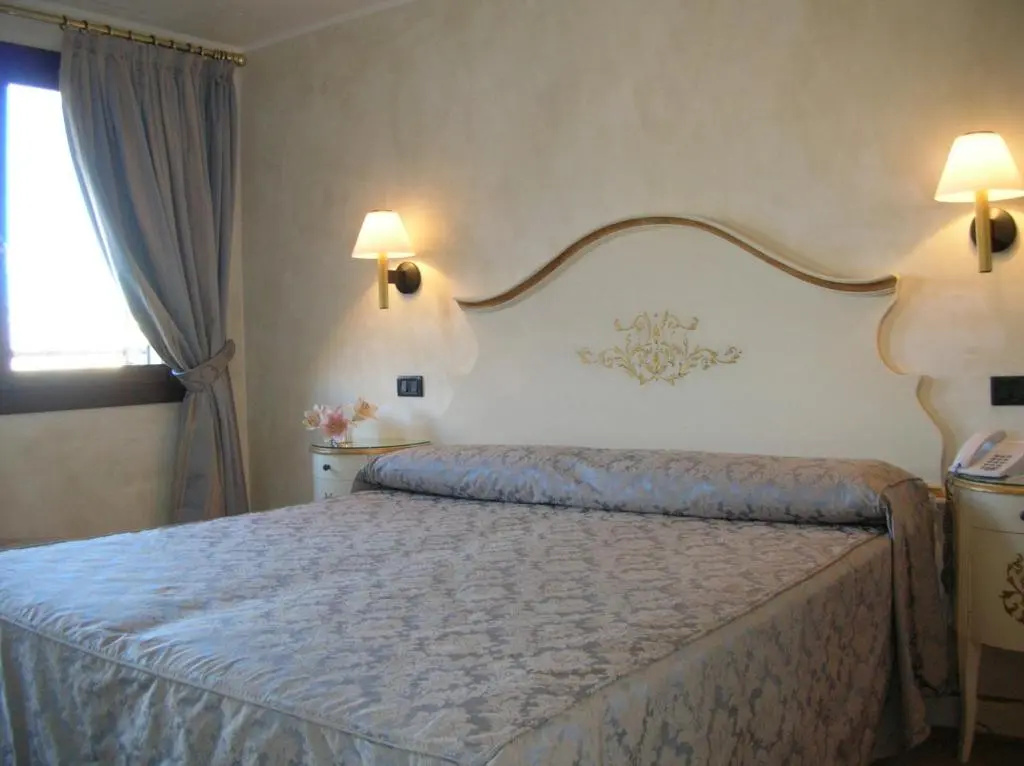Carlton Capri Hotel - Chambres