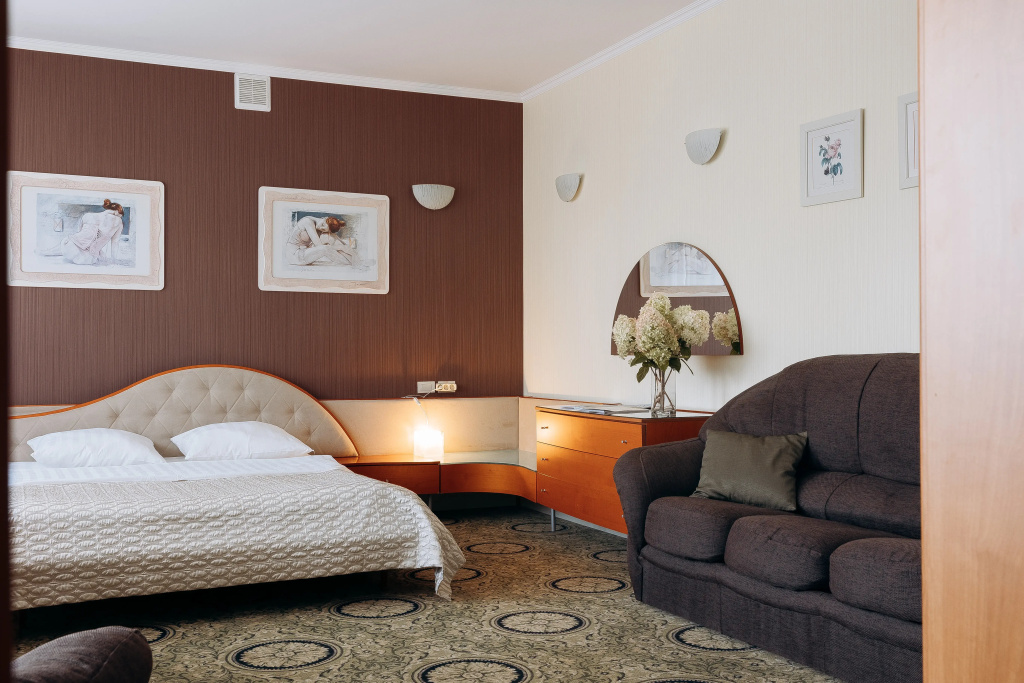 Dlya Vas Hotel Room Type - Double Junior Suite full double bed