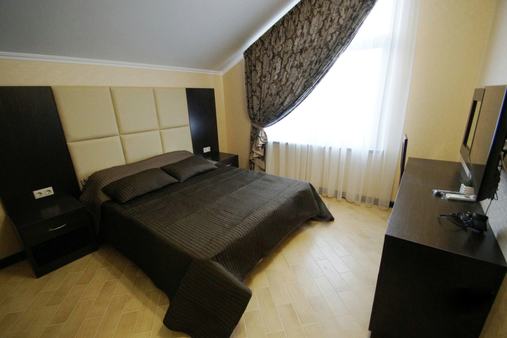 Четырёхместный люкс Мансарда с видом на горы в Елена