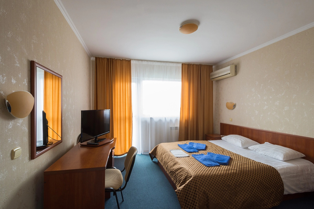 Odeon Guest House Room Type - Standard Double room with balcony and with view full double bed