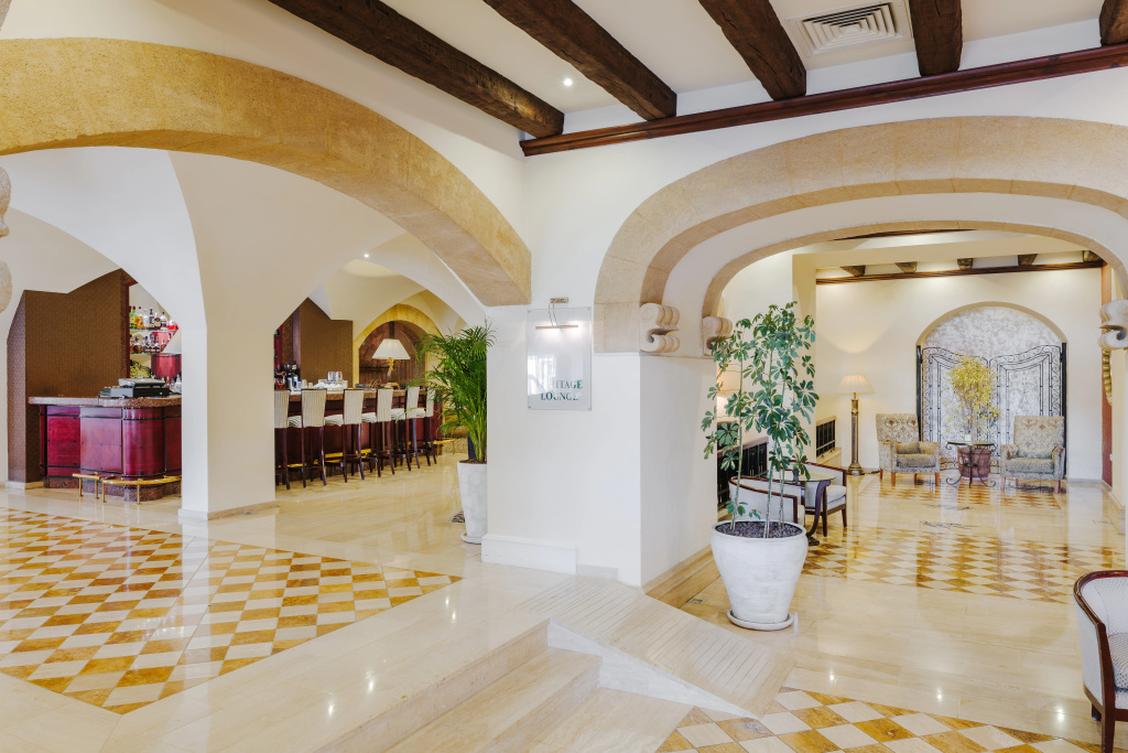 Lobby & Reception