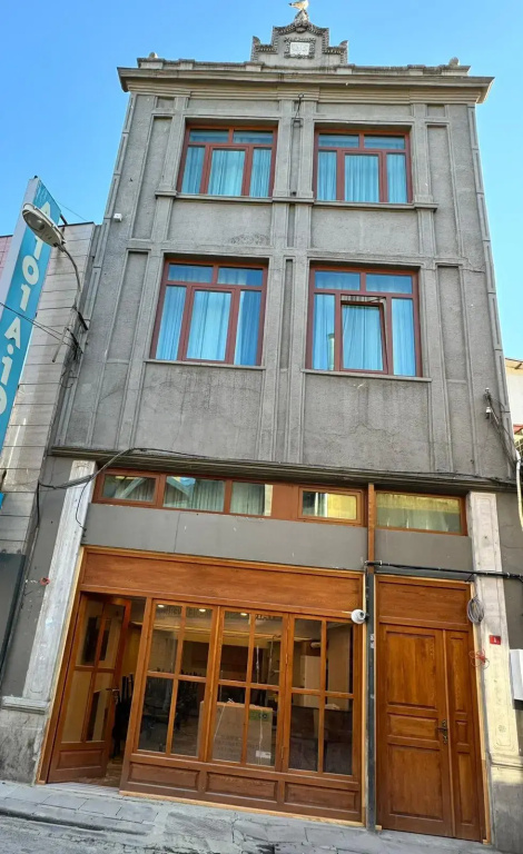Riverside Hotel