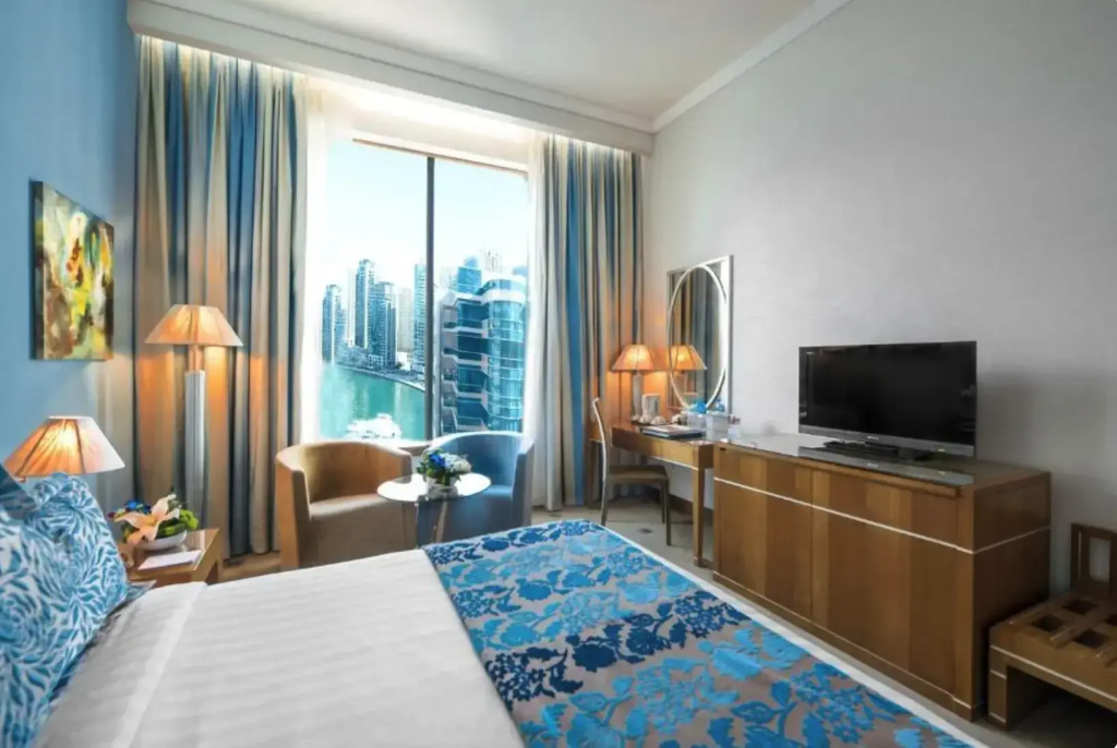 Deluxe Double room marina view (full double bed)