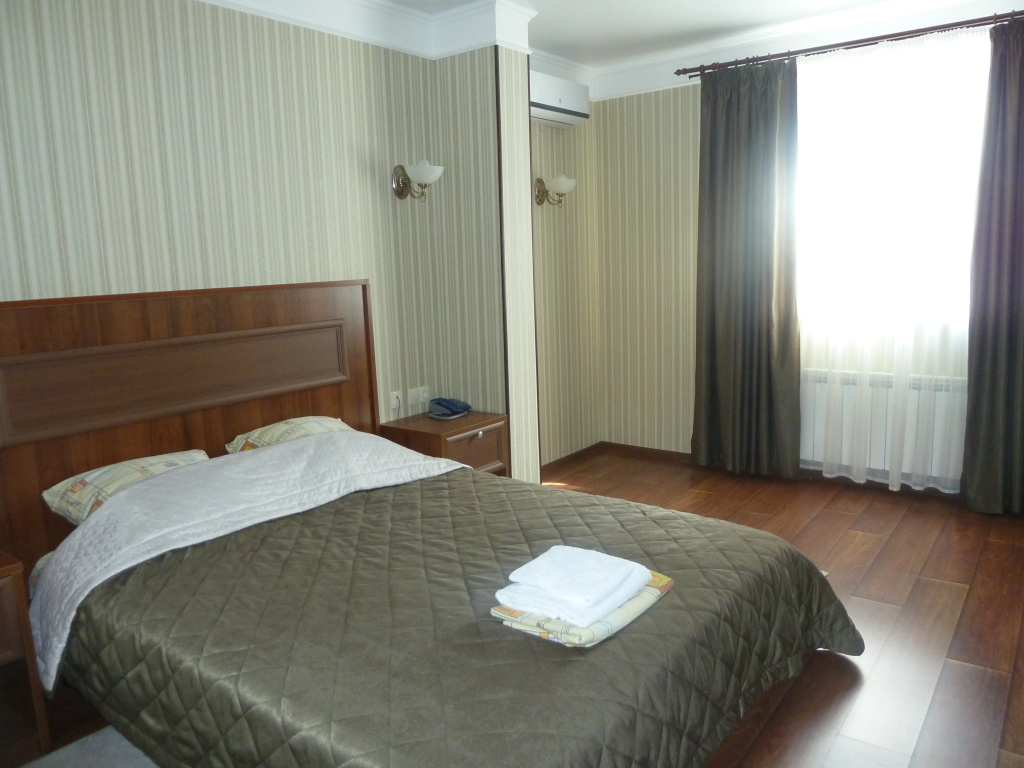 Double Junior Suite (full double bed)