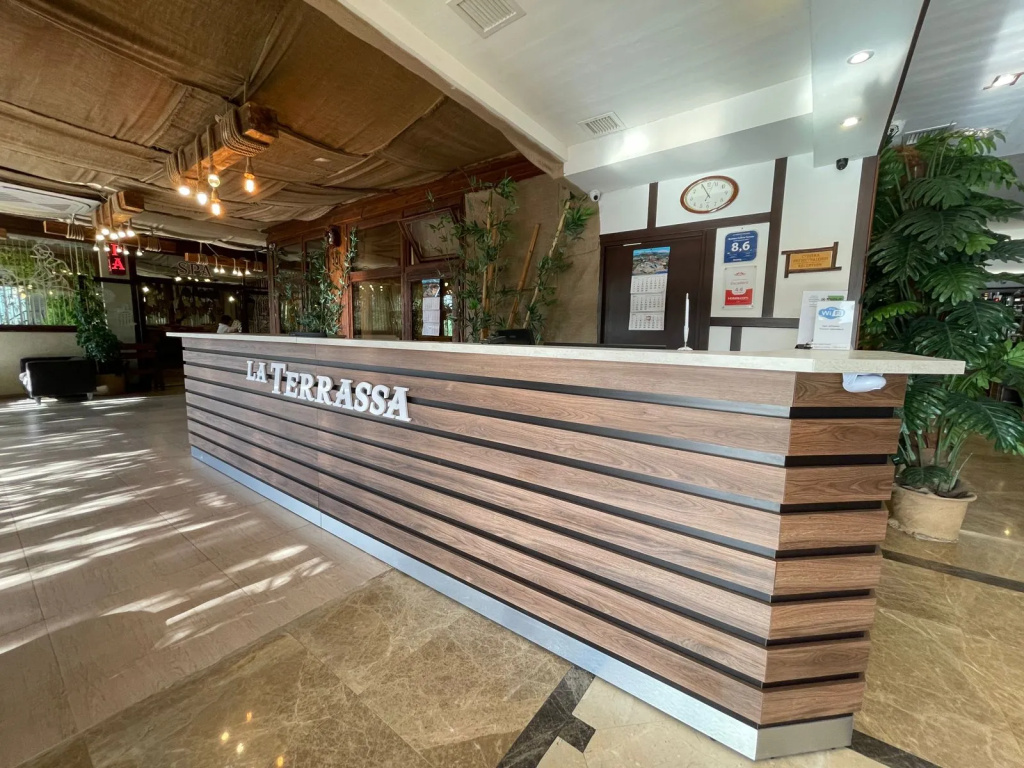 Lobby & Reception