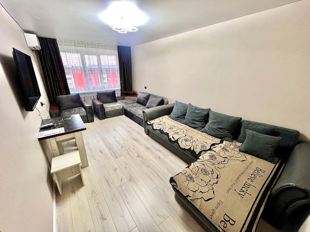 Lyuks Panda Treshka V Tsentre Dostyk Moll Flat