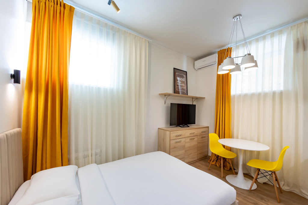 Double Basement Studio (full double bed)