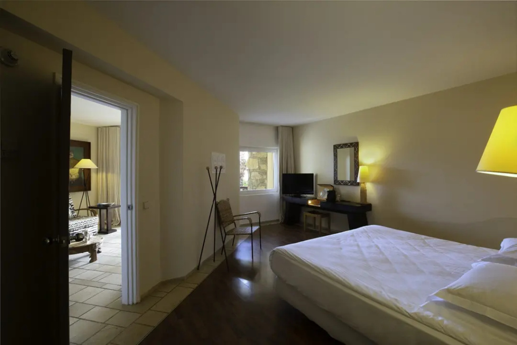 Garden Double Suite with balcony and with sea view (full double bed)