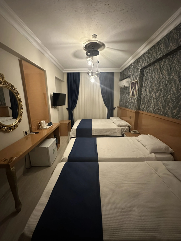 Superior Quadruple room with city view