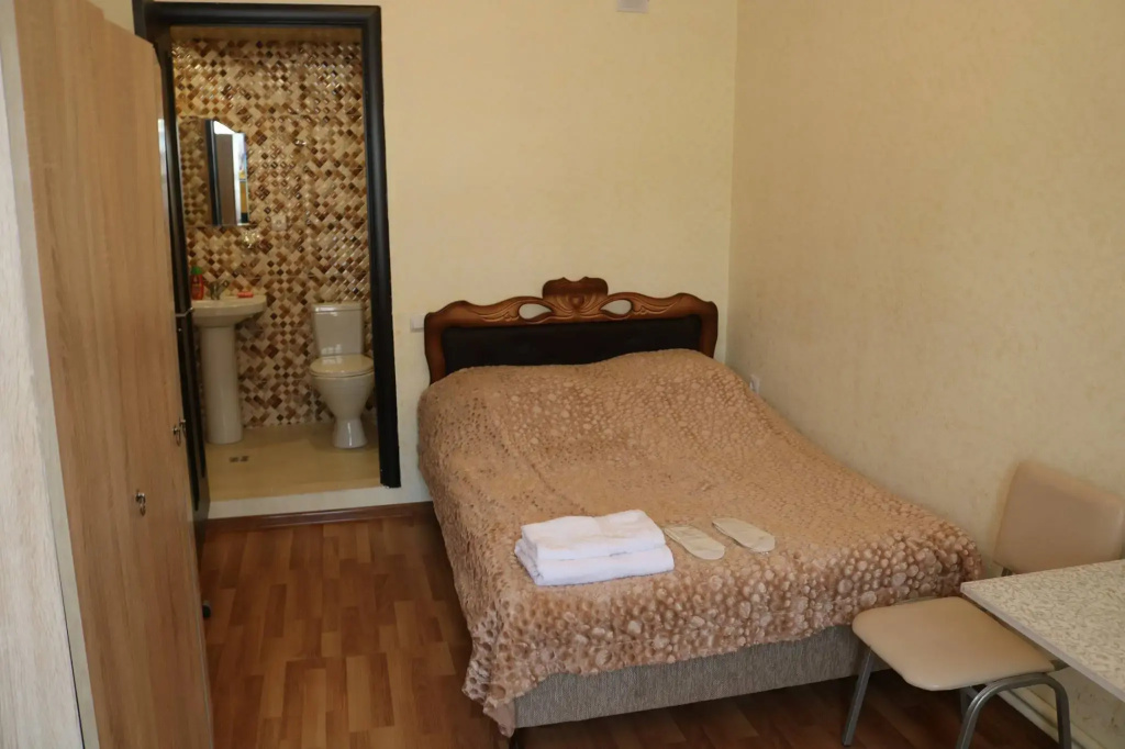 Deluxe Double room (full double bed)