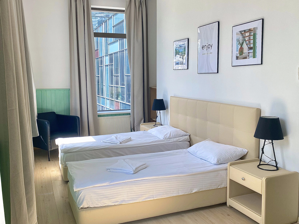 Standard Double room with city view (full double bed)