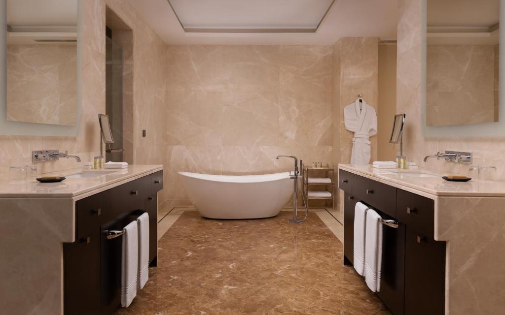 Люкс с красивым видом из окна в Отель Hilton Dushanbe