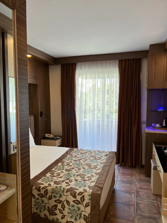 Standard Double room with balcony (full double bed)