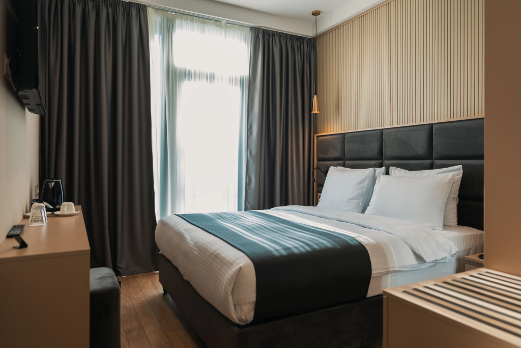 Budget Double room with city view (full double bed)
