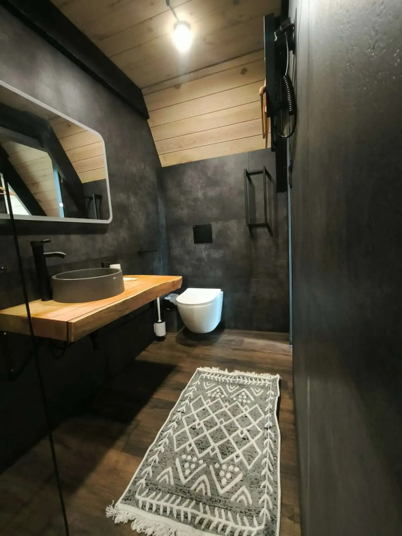 Шале двухэтажный А-фрейм с панорамным остеклением и террасой - фото 12